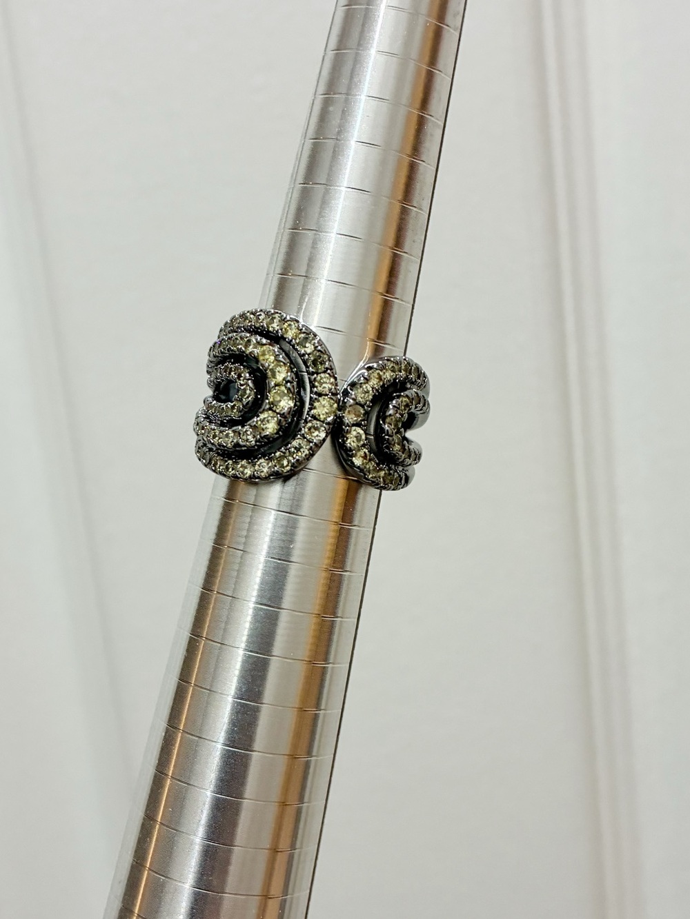 [ nwot ] Bomb Party Pale Yellow Ring in Rhodium
